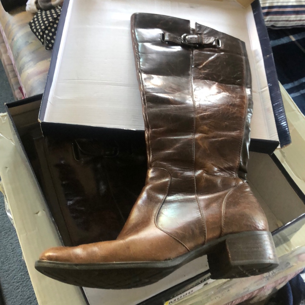 Used boots.  Super soft!!